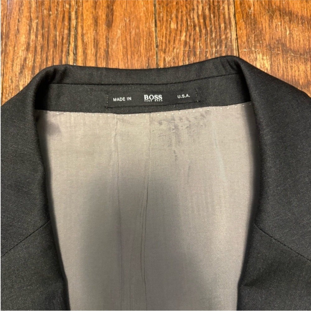 48L Hugo Boss Suit - Picture 7 of 12